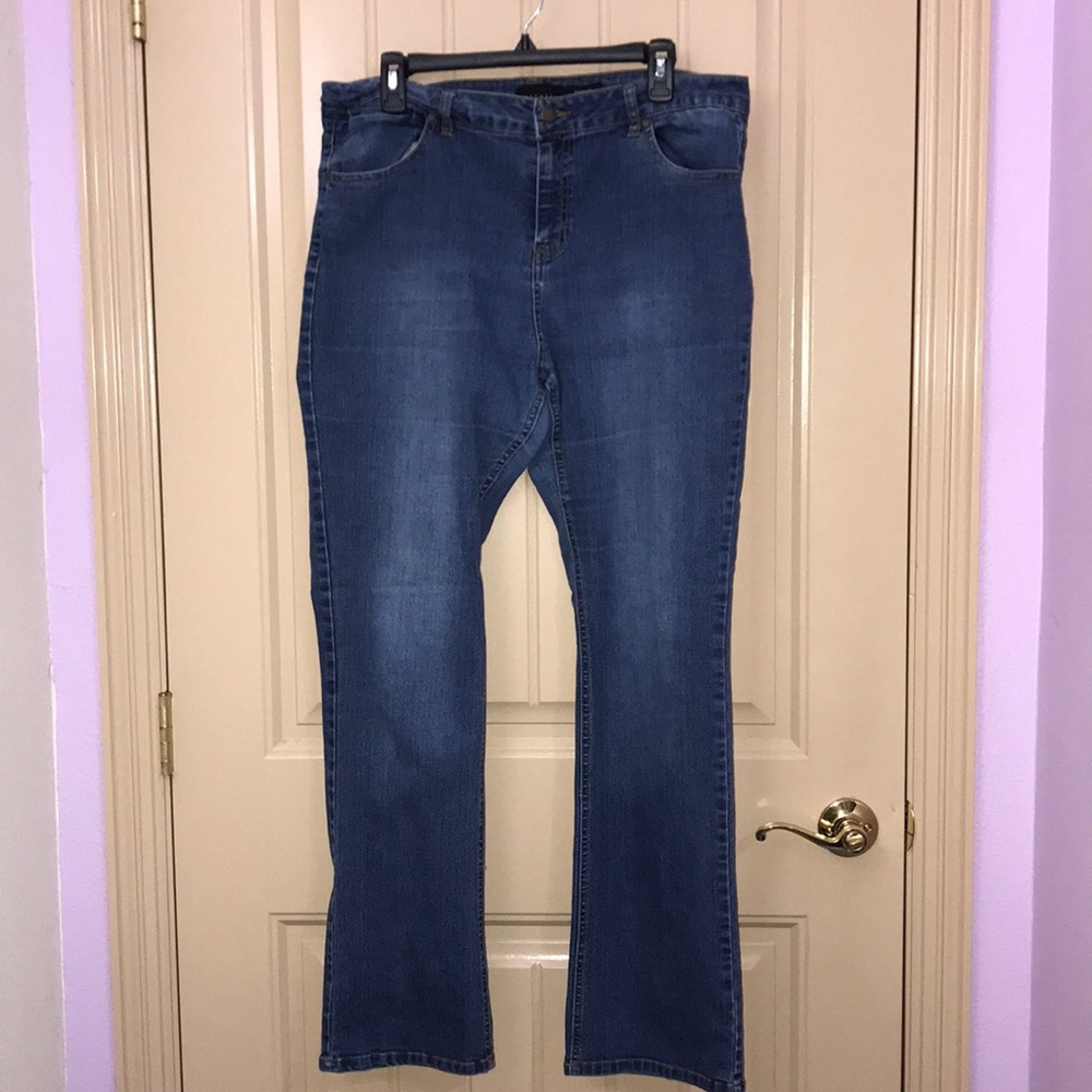 BOOTCUT JEANS